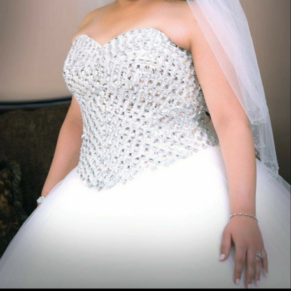 Wedding Dress 👰 vail included - Picture 3 of 3